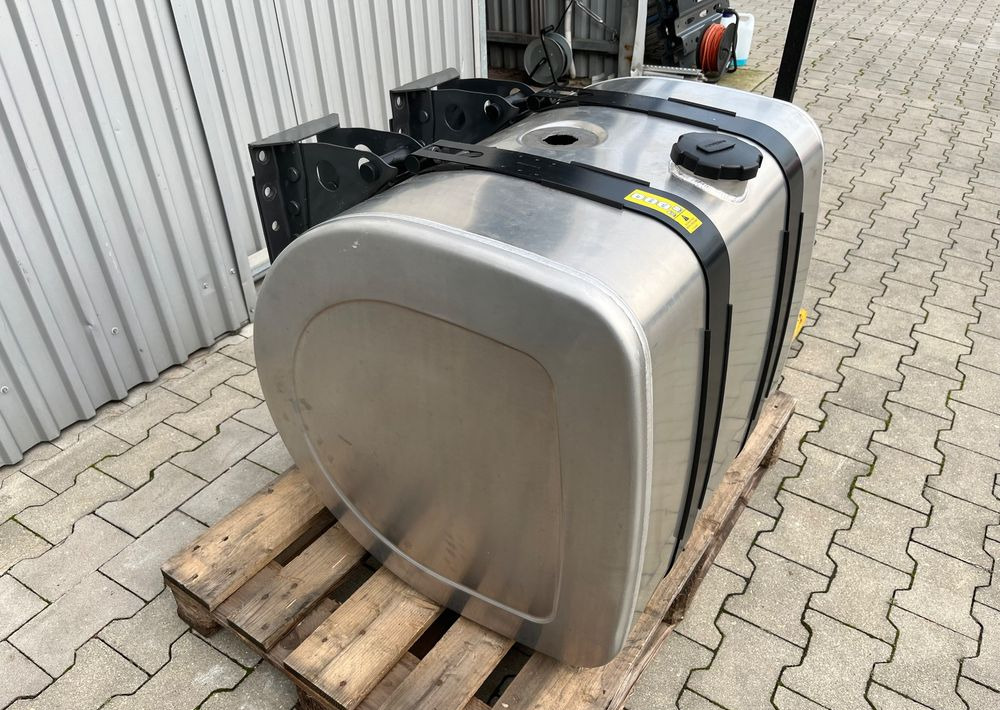 Zbiornik paliwa Volvo FH Renault 330 litrów bak jak nowy - Подготовка топлива для Грузовиков: фото 3 Zbiornik paliwa Volvo FH Renault 330 litrów bak jak nowy - Подготовка топлива для Грузовиков: фото 3