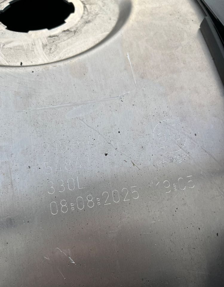 Zbiornik paliwa Volvo FH Renault 330 litrów bak jak nowy - Подготовка топлива для Грузовиков: фото 5 Zbiornik paliwa Volvo FH Renault 330 litrów bak jak nowy - Подготовка топлива для Грузовиков: фото 5