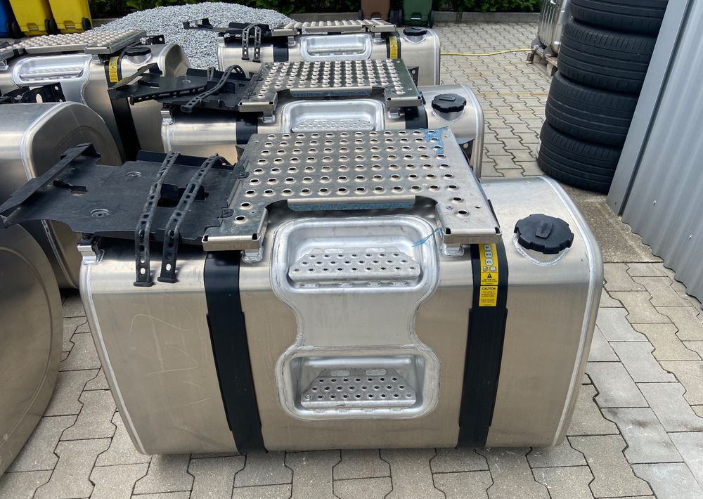 Zbiornik paliwa Volvo FH Renault 480 litrów bak jak nowy - Топливный бак для Грузовиков: фото 1 Zbiornik paliwa Volvo FH Renault 480 litrów bak jak nowy - Топливный бак для Грузовиков: фото 1