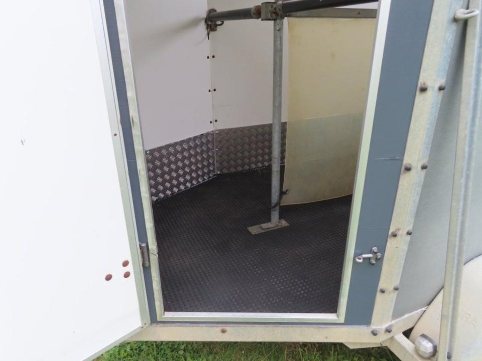 Black Friday Vieh - Pferdeanhänger, PKW Anhänger, Henra, TÜV NEU - Прицеп-коневоз: фото 3 Black Friday Vieh - Pferdeanhänger, PKW Anhänger, Henra, TÜV NEU - Прицеп-коневоз: фото 3