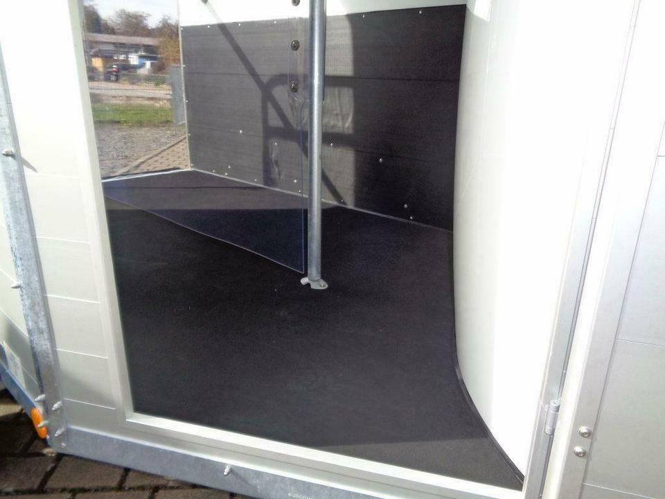 Böckmann Pferdeanhänger, Champion R, ALUBODEN, SaKa, 100 km/h - Прицеп-коневоз: фото 3 Böckmann Pferdeanhänger, Champion R, ALUBODEN, SaKa, 100 km/h - Прицеп-коневоз: фото 3