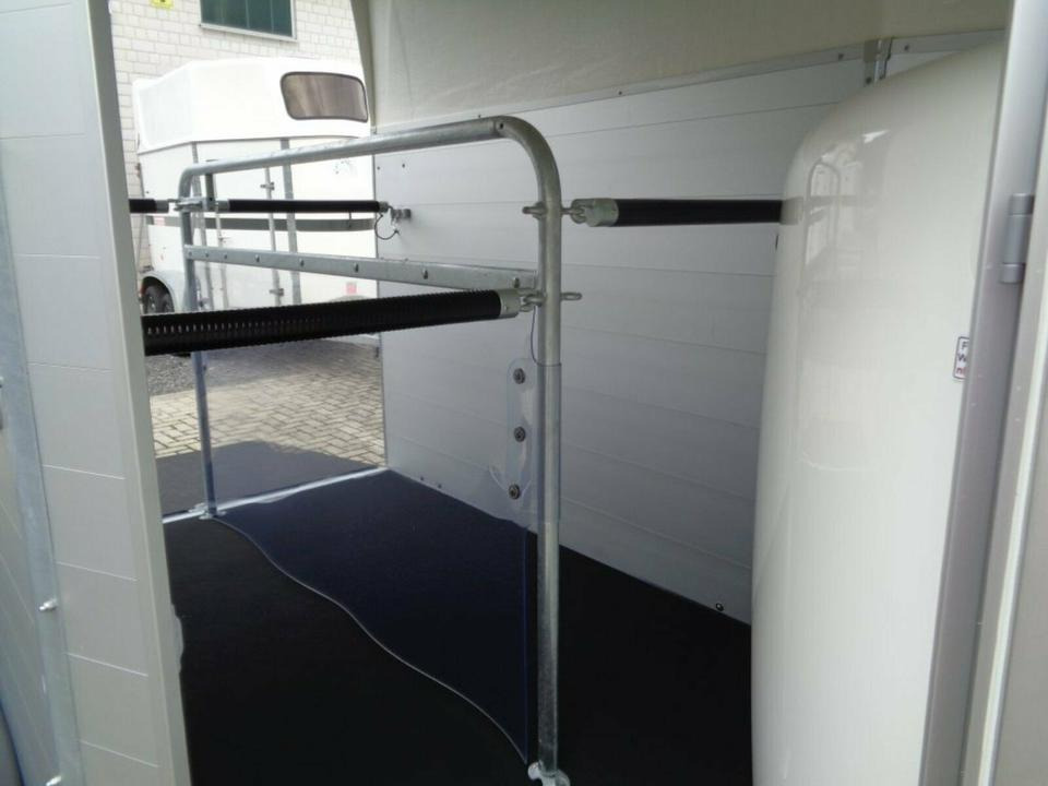 Böckmann Pferdeanhänger Champion Sattelkammer - Прицеп-коневоз: фото 5 Böckmann Pferdeanhänger Champion Sattelkammer - Прицеп-коневоз: фото 5