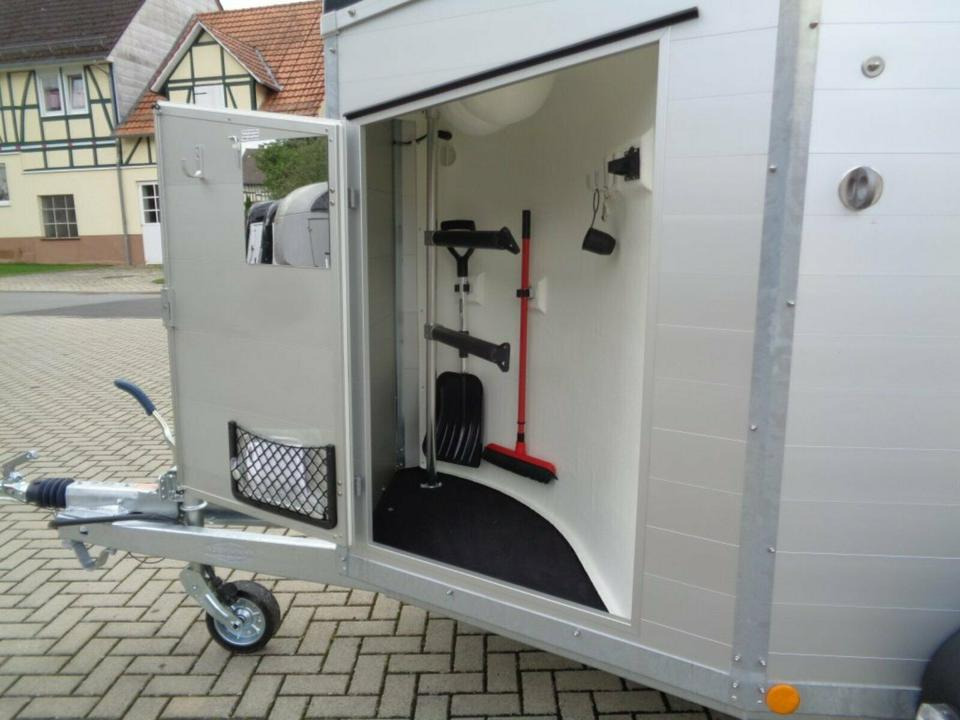 Böckmann Pferdeanhänger Champion Sattelkammer - Прицеп-коневоз: фото 3 Böckmann Pferdeanhänger Champion Sattelkammer - Прицеп-коневоз: фото 3