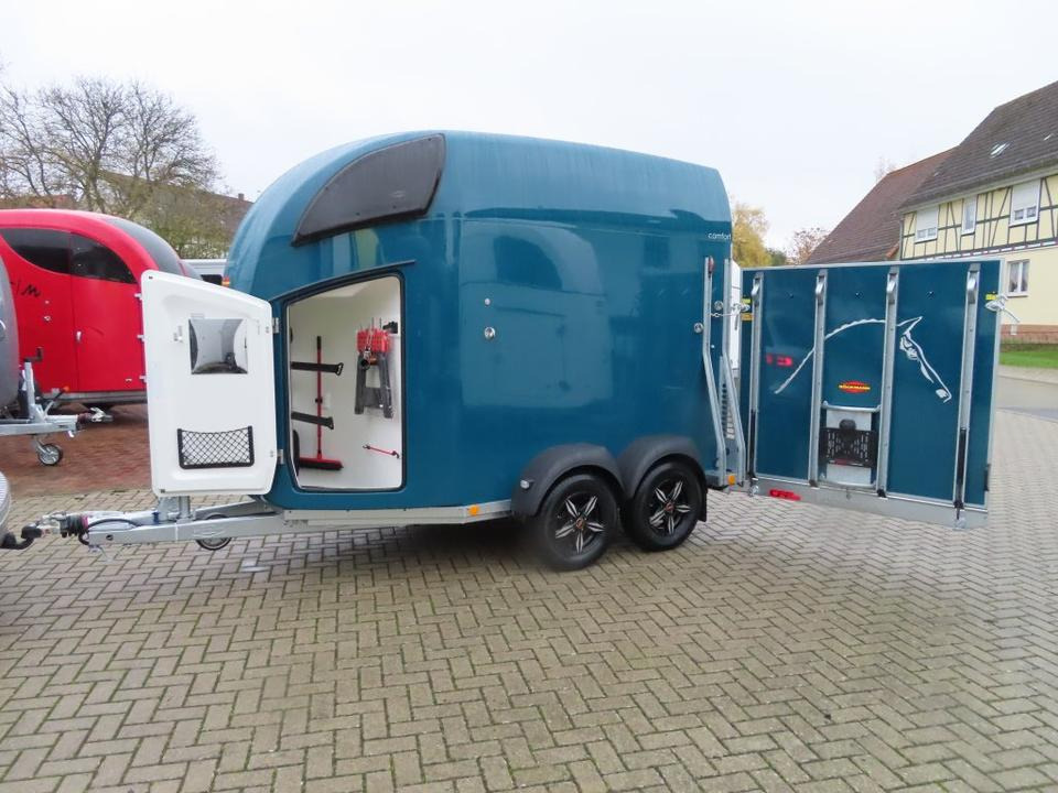 Böckmann Pferdeanhänger, Comfort, Flügeltür,100 km/h,Aluboden - Прицеп-коневоз: фото 1 Böckmann Pferdeanhänger, Comfort, Flügeltür,100 km/h,Aluboden - Прицеп-коневоз: фото 1