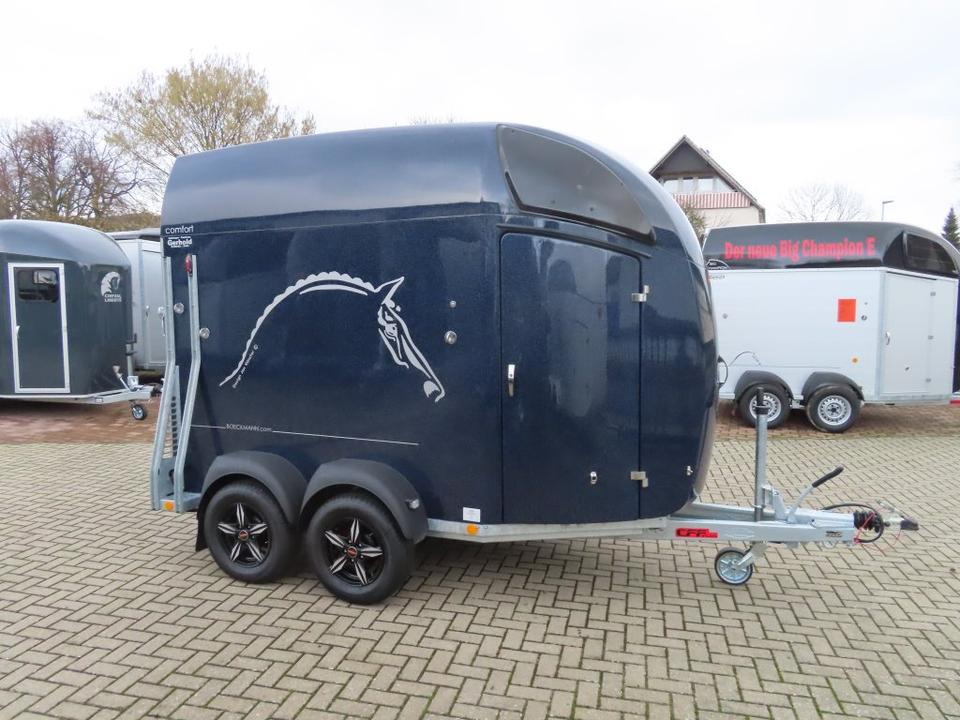 Böckmann Pferdeanhänger, NEU Comfort 23, Sattelkammer,ALUBODEN - Прицеп-коневоз: фото 1 Böckmann Pferdeanhänger, NEU Comfort 23, Sattelkammer,ALUBODEN - Прицеп-коневоз: фото 1