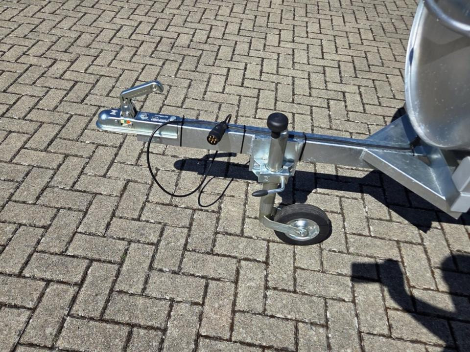 Wasserfass Verzinkt 600l Tränke Fahrgestell Beleuchtung - Прицеп-цистерна: фото 4 Wasserfass Verzinkt 600l Tränke Fahrgestell Beleuchtung - Прицеп-цистерна: фото 4