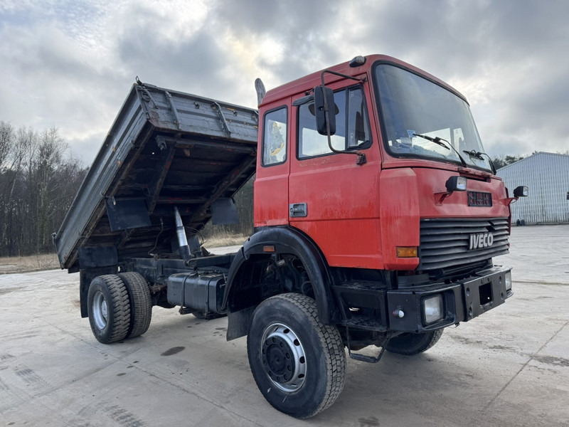 Iveco Magirus 180-23 (GRAND PONT / 4X4 / LAMES / POMPE MANUELLE) - Самосвал: фото 3 Iveco Magirus 180-23 (GRAND PONT / 4X4 / LAMES / POMPE MANUELLE) - Самосвал: фото 3