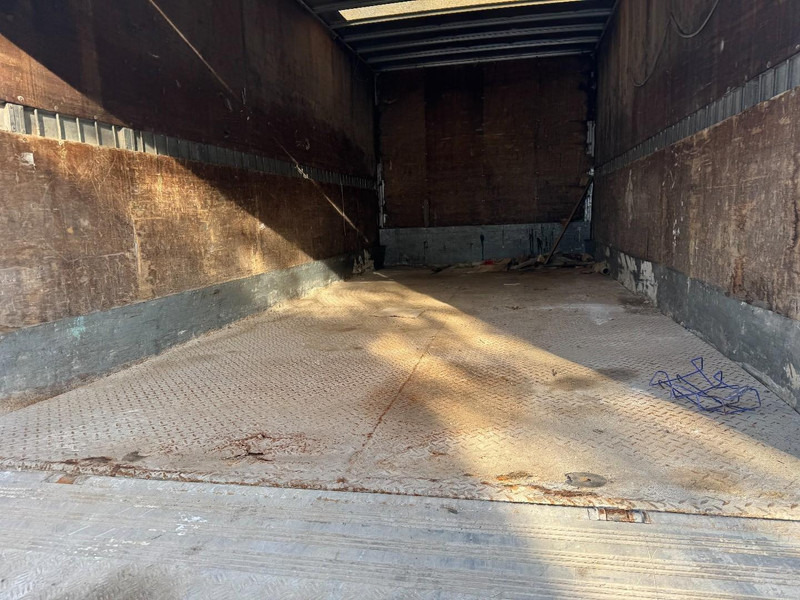 Грузовик с закрытым кузовом Mercedes-Benz SK 814 (STEEL SUSPENSION & MANUAL GEARBOX / SUSPENSION LAMES & BOITE MANUELLE): фото 15