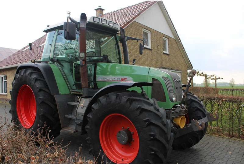 Fendt FAVORIT 711 VARIO 711 Vario met fronthef en frontaftakas - Трактор: фото 1 Fendt FAVORIT 711 VARIO 711 Vario met fronthef en frontaftakas - Трактор: фото 1