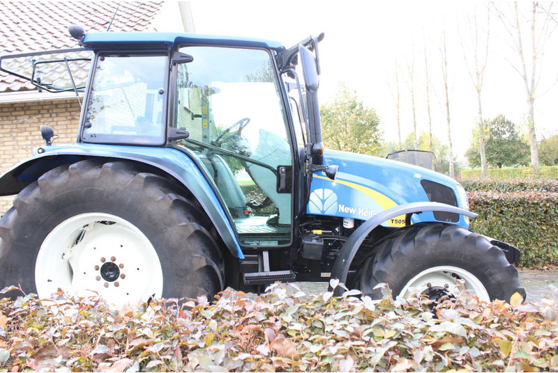 New Holland T5050 - Трактор: фото 3 New Holland T5050 - Трактор: фото 3