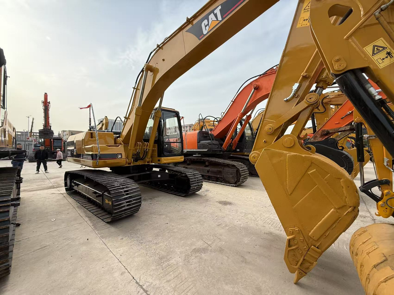 CATERPILLAR 320b - Гусеничный экскаватор: фото 2 CATERPILLAR 320b - Гусеничный экскаватор: фото 2