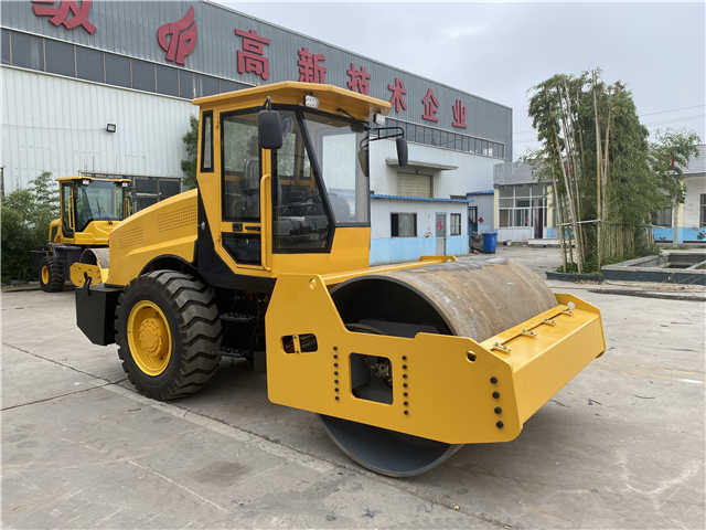 China Made Small Size Road Roller , Brand New Roller , New Compactor Machines - Компактор: фото 3 China Made Small Size Road Roller , Brand New Roller , New Compactor Machines - Компактор: фото 3