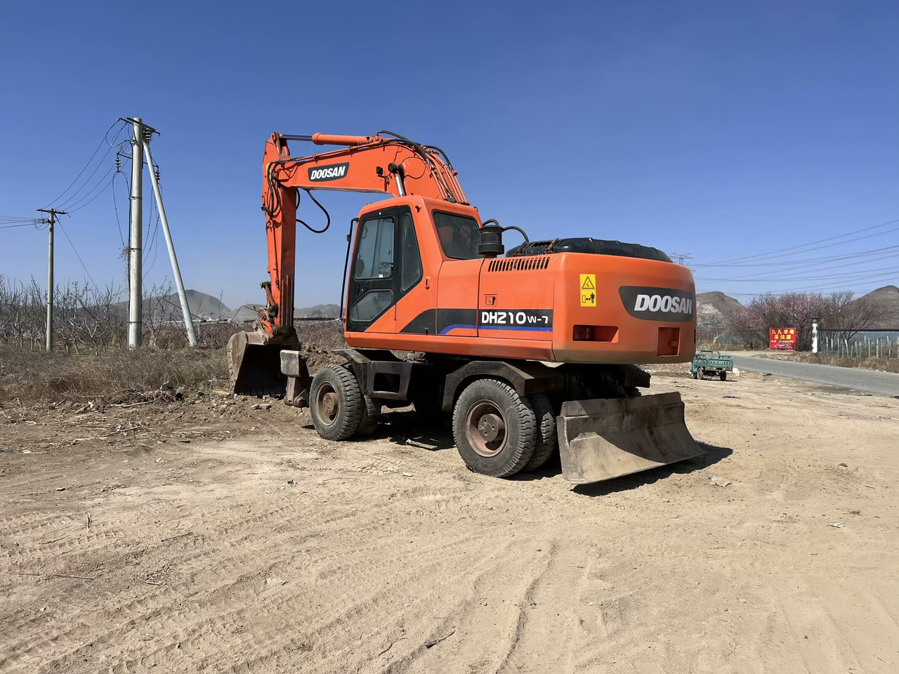 DOOSAN 210w - Колёсный экскаватор: фото 3 DOOSAN 210w - Колёсный экскаватор: фото 3