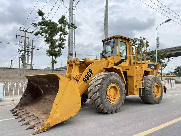 Heavy-Duty CAT980F Wheel Loader for Sale - Excavator Attachment Compatible | Export Ready - Колёсный погрузчик: фото 4 Heavy-Duty CAT980F Wheel Loader for Sale - Excavator Attachment Compatible | Export Ready - Колёсный погрузчик: фото 4