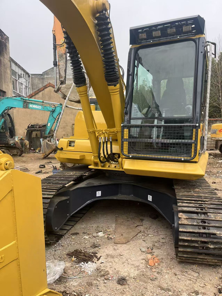 KOMATSU PC130 - Гусеничный экскаватор: фото 3 KOMATSU PC130 - Гусеничный экскаватор: фото 3