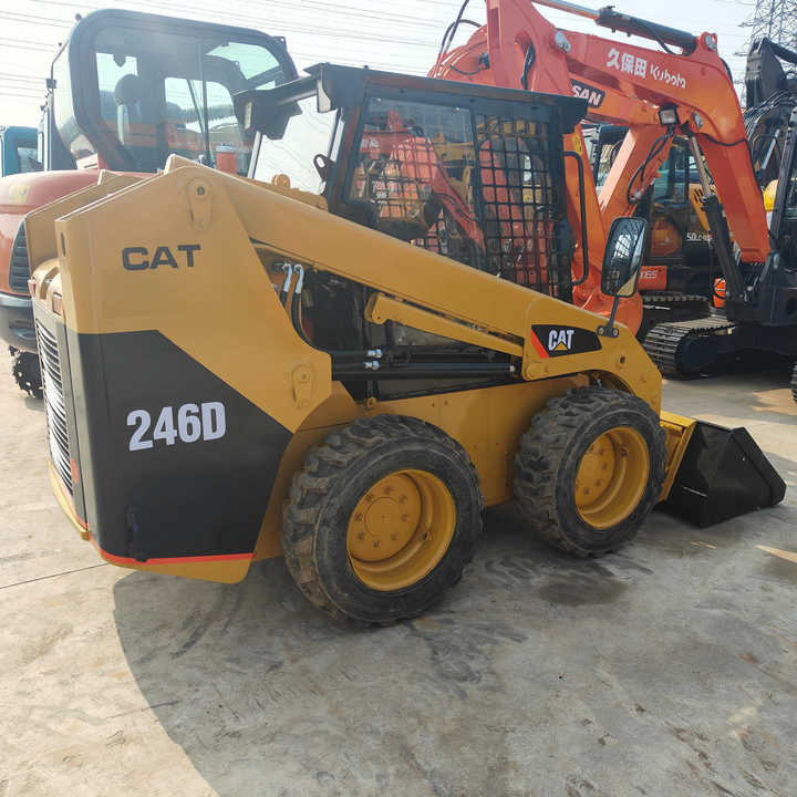 Used Front Loader Tractor CAT 246D Skid Steer Loader / Used Cat 226B 246C 246d Mini Skid Steer Loader in Stock - Мини-погрузчик с бортовым поворотом: фото 1 Used Front Loader Tractor CAT 246D Skid Steer Loader / Used Cat 226B 246C 246d Mini Skid Steer Loader in Stock - Мини-погрузчик с бортовым поворотом: фото 1