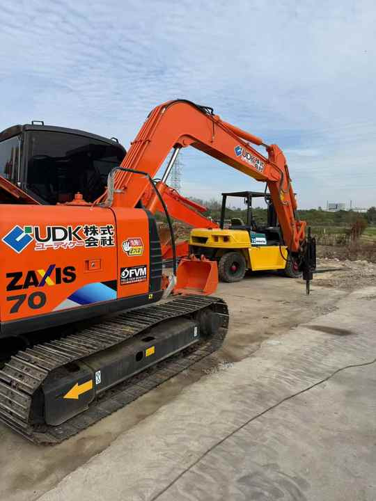 Used Hitachi Earth Moving Machine Zaxis70 Second Hand Small Size Mini Diggers Used Hitachi Mini Excavators Zx55 Zx50 Zx60 Zx70 - Экскаватор: фото 3 Used Hitachi Earth Moving Machine Zaxis70 Second Hand Small Size Mini Diggers Used Hitachi Mini Excavators Zx55 Zx50 Zx60 Zx70 - Экскаватор: фото 3
