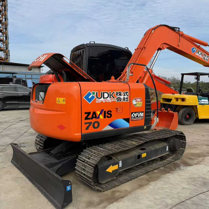 Used Hitachi Earth Moving Machine Zaxis70 Second Hand Small Size Mini Diggers Used Hitachi Mini Excavators Zx55 Zx50 Zx60 Zx70 - Экскаватор: фото 1 Used Hitachi Earth Moving Machine Zaxis70 Second Hand Small Size Mini Diggers Used Hitachi Mini Excavators Zx55 Zx50 Zx60 Zx70 - Экскаватор: фото 1