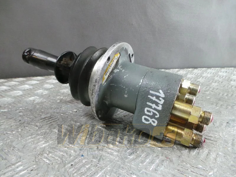 Case 1088 P4743324M - Гидравлический клапан для Строительной техники: фото 1 Case 1088 P4743324M - Гидравлический клапан для Строительной техники: фото 1