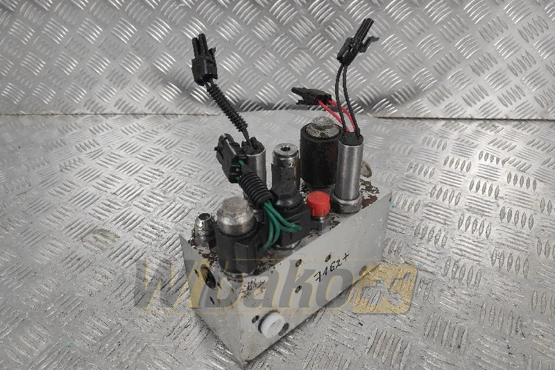 Case 198998A4 E-3 C-2 - Гидравлический клапан для Строительной техники: фото 1 Case 198998A4 E-3 C-2 - Гидравлический клапан для Строительной техники: фото 1