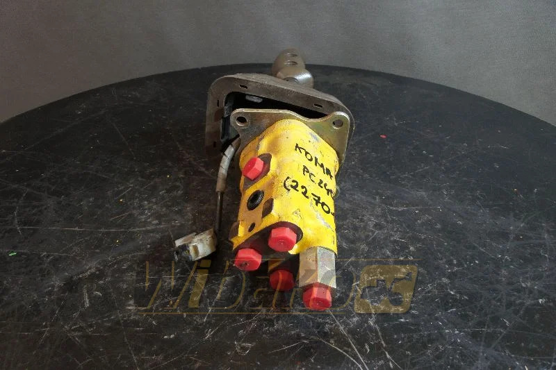 Komatsu PC240-5 - Гидравлический клапан для Строительной техники: фото 1 Komatsu PC240-5 - Гидравлический клапан для Строительной техники: фото 1