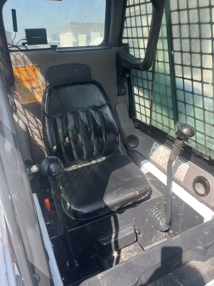 BOBCAT S160 - Мини-погрузчик с бортовым поворотом: фото 4 BOBCAT S160 - Мини-погрузчик с бортовым поворотом: фото 4