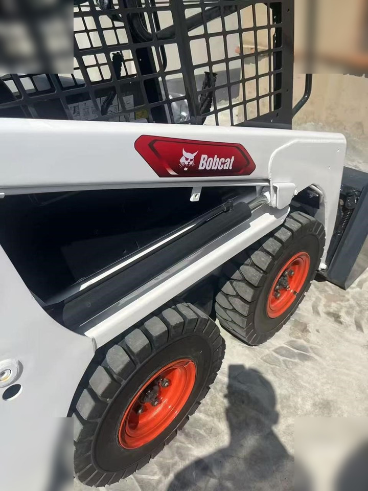 BOBCAT S70 - Мини-погрузчик с бортовым поворотом: фото 2 BOBCAT S70 - Мини-погрузчик с бортовым поворотом: фото 2