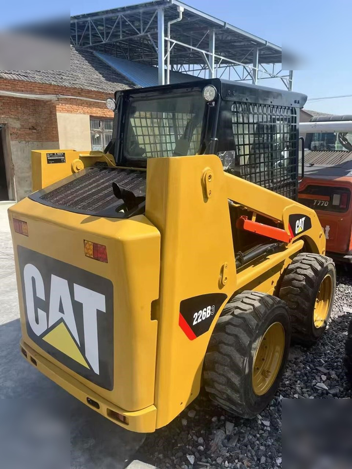 CATERPILLAR 226B3 - Мини-погрузчик с бортовым поворотом: фото 4 CATERPILLAR 226B3 - Мини-погрузчик с бортовым поворотом: фото 4