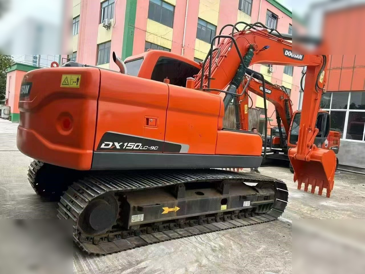 DOOSAN DX150W-9C - Колёсный экскаватор: фото 2 DOOSAN DX150W-9C - Колёсный экскаватор: фото 2