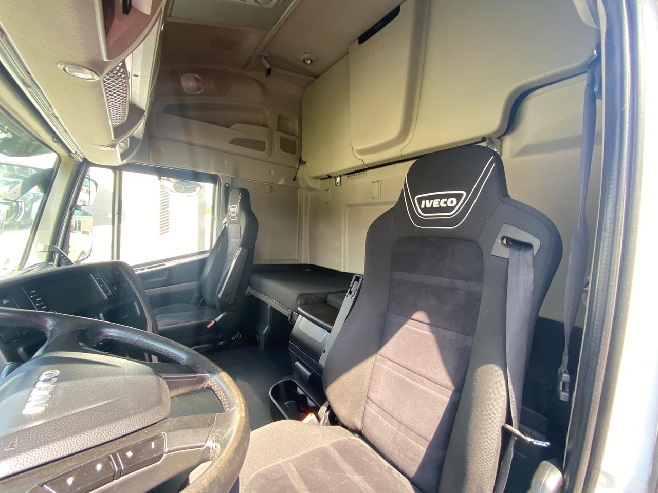 Грузовик-контейнеровоз/ Сменный кузов IVECO AS260S48: фото 12