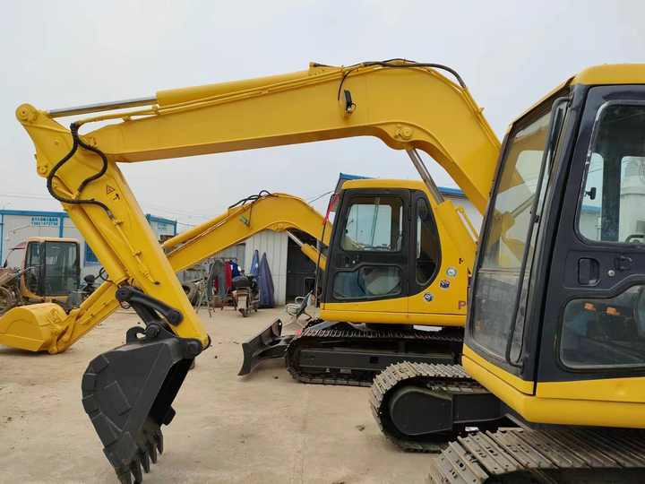 Cheap Used Komatsu PC60-7 Crawler Excavator with High Efficiency Used Heavy Machinery Komatsu P60-7 Digger Cheap for Sale - Гусеничный экскаватор: фото 3 Cheap Used Komatsu PC60-7 Crawler Excavator with High Efficiency Used Heavy Machinery Komatsu P60-7 Digger Cheap for Sale - Гусеничный экскаватор: фото 3