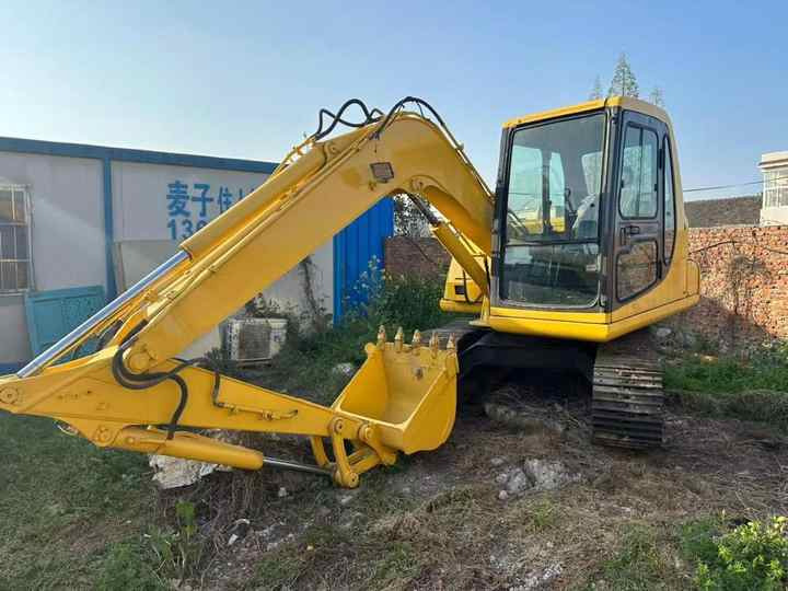 Cheap Used Komatsu PC60-7 Crawler Excavator with High Efficiency Used Heavy Machinery Komatsu P60-7 Digger Cheap for Sale - Гусеничный экскаватор: фото 4 Cheap Used Komatsu PC60-7 Crawler Excavator with High Efficiency Used Heavy Machinery Komatsu P60-7 Digger Cheap for Sale - Гусеничный экскаватор: фото 4