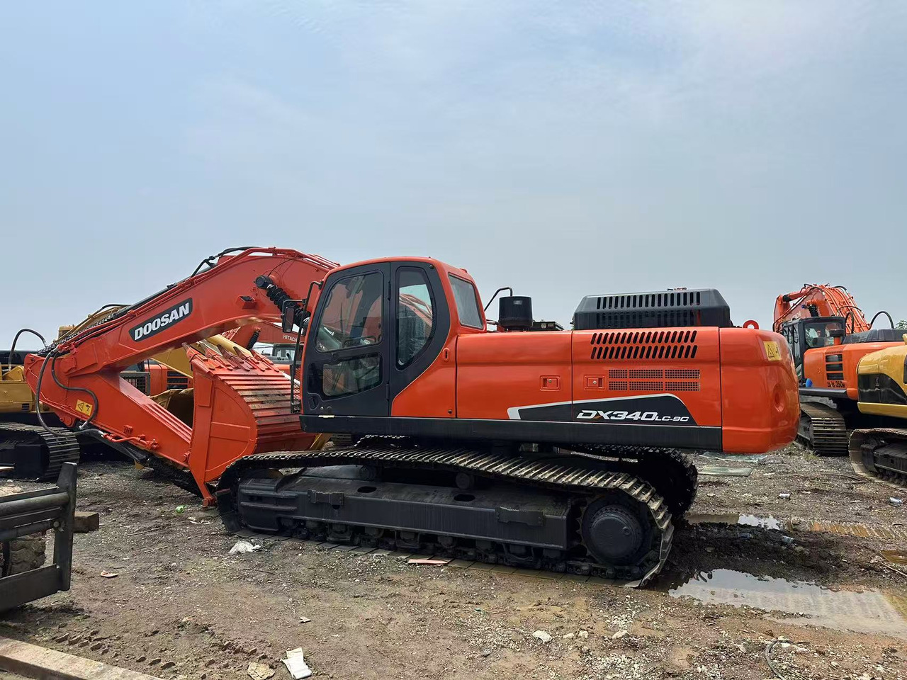 DOOSAN dx340 low working hours good price in stock for sale - Гусеничный экскаватор: фото 2 DOOSAN dx340 low working hours good price in stock for sale - Гусеничный экскаватор: фото 2
