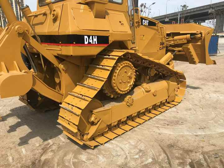 Good Condition D4H Bulldozer New Crawler Bulldozer with Parts Price Bulldozers - Бульдозер: фото 5 Good Condition D4H Bulldozer New Crawler Bulldozer with Parts Price Bulldozers - Бульдозер: фото 5