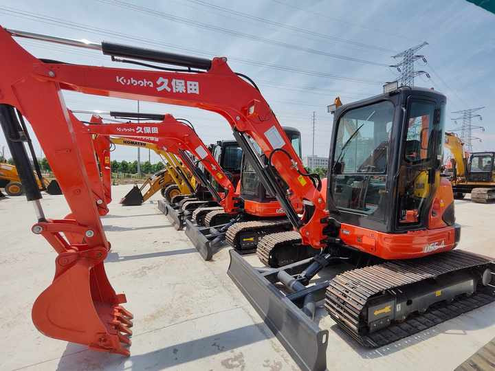 Perfect Condition Kubota U55-4 Japan Brand Mini Excavator with Pusher for Sale 90% Brand New Mini Kubota U25 35 55 5tons - Мини-экскаватор: фото 5 Perfect Condition Kubota U55-4 Japan Brand Mini Excavator with Pusher for Sale 90% Brand New Mini Kubota U25 35 55 5tons - Мини-экскаватор: фото 5