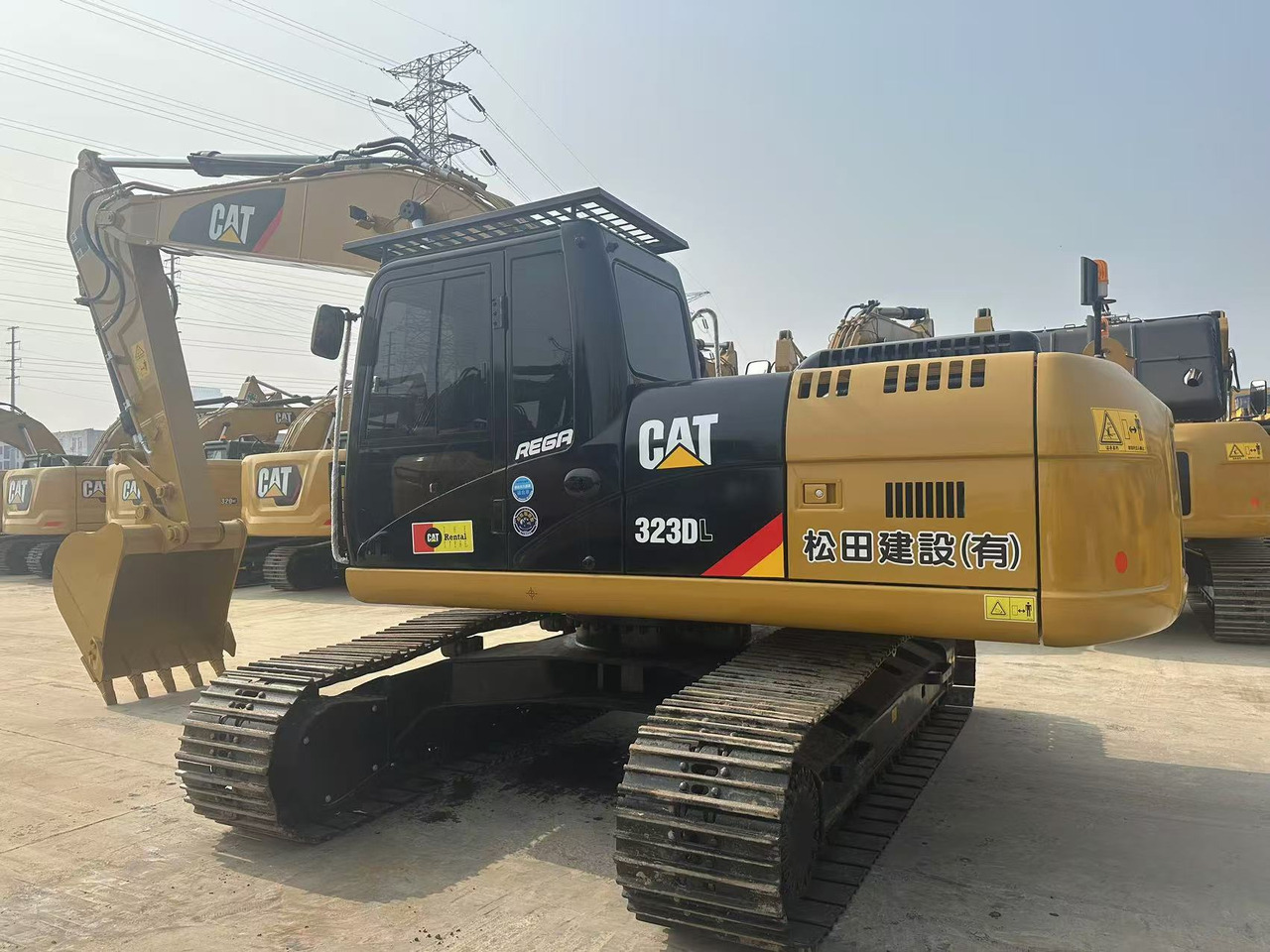 CATERPILLAR Used Digger CAT 323DL Construction Machinery Construction Digger Used CAT 323DL Cheap Excavator - Строительная техника: фото 1 CATERPILLAR Used Digger CAT 323DL Construction Machinery Construction Digger Used CAT 323DL Cheap Excavator - Строительная техника: фото 1