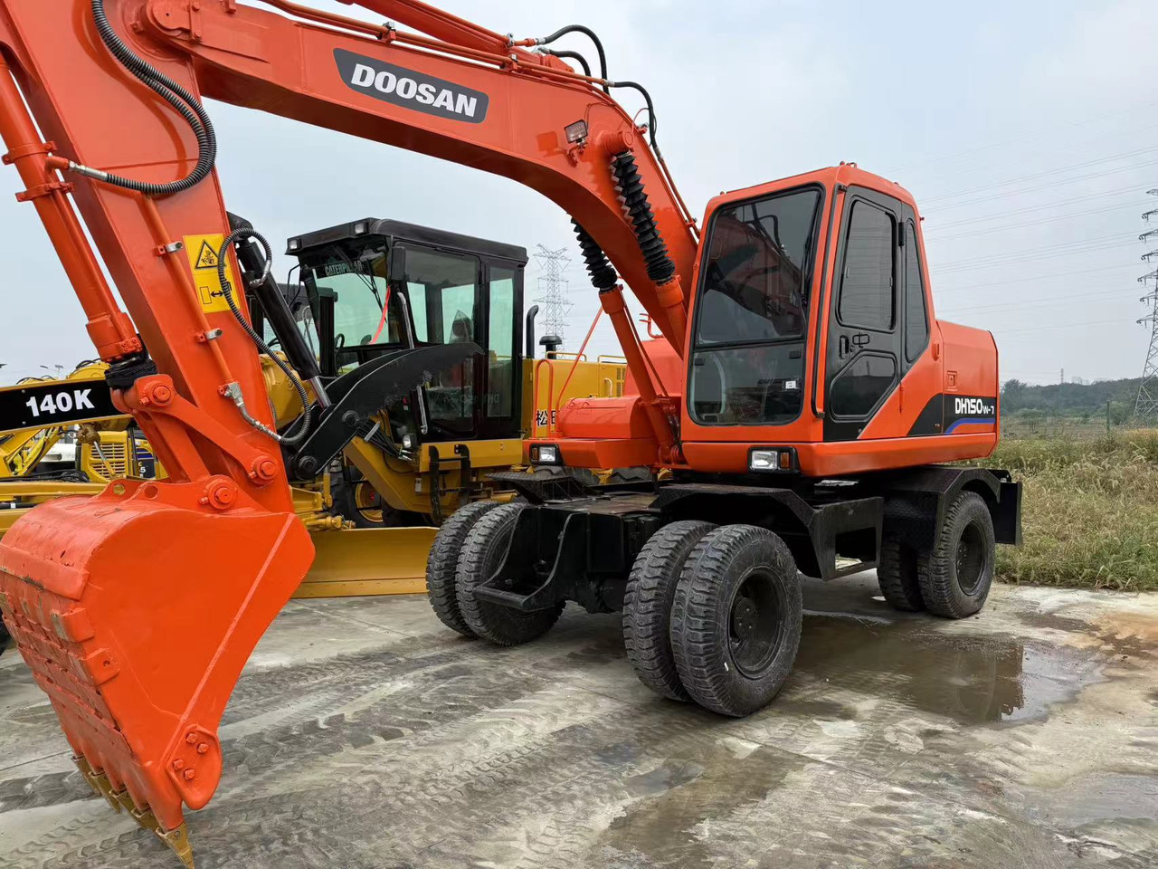 DOOSAN Good Condition Original Doosan DH150w-7 Wheel Excavator 15 Tons Used Doosan Dh150w-7 Excavator Used Wheel Excavator for Sale - Строительная техника: фото 1 DOOSAN Good Condition Original Doosan DH150w-7 Wheel Excavator 15 Tons Used Doosan Dh150w-7 Excavator Used Wheel Excavator for Sale - Строительная техника: фото 1