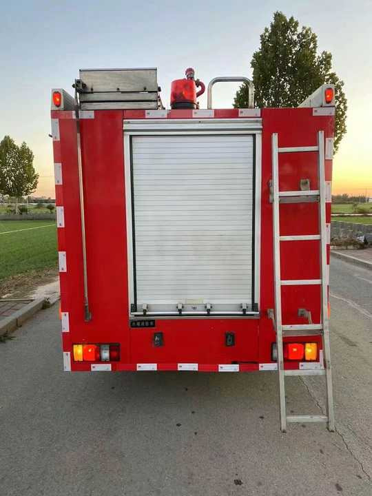 Used Heavy Construction Equipment Rescue Vehicle Second Hand Rescue Vehicle Used Machine Hot Sale - Пожарная машина: фото 4 Used Heavy Construction Equipment Rescue Vehicle Second Hand Rescue Vehicle Used Machine Hot Sale - Пожарная машина: фото 4