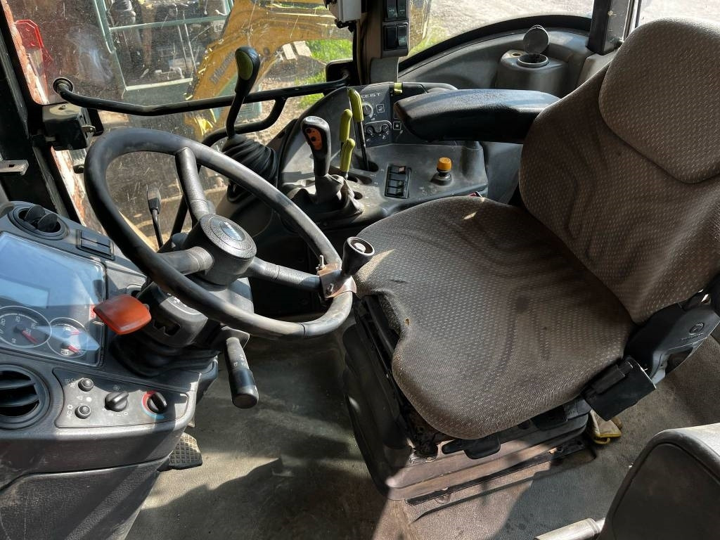 Claas Arion 420 - Трактор: фото 5 Claas Arion 420 - Трактор: фото 5