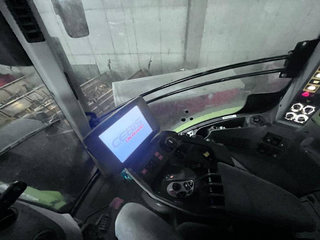 Трактор Claas Axion 950 Cmatic: фото 11