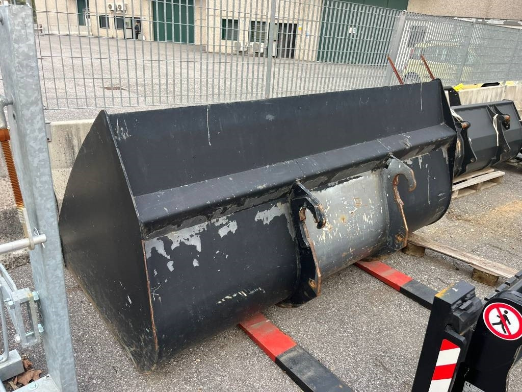 New Holland LM 430 - Телескопический погрузчик: фото 5 New Holland LM 430 - Телескопический погрузчик: фото 5