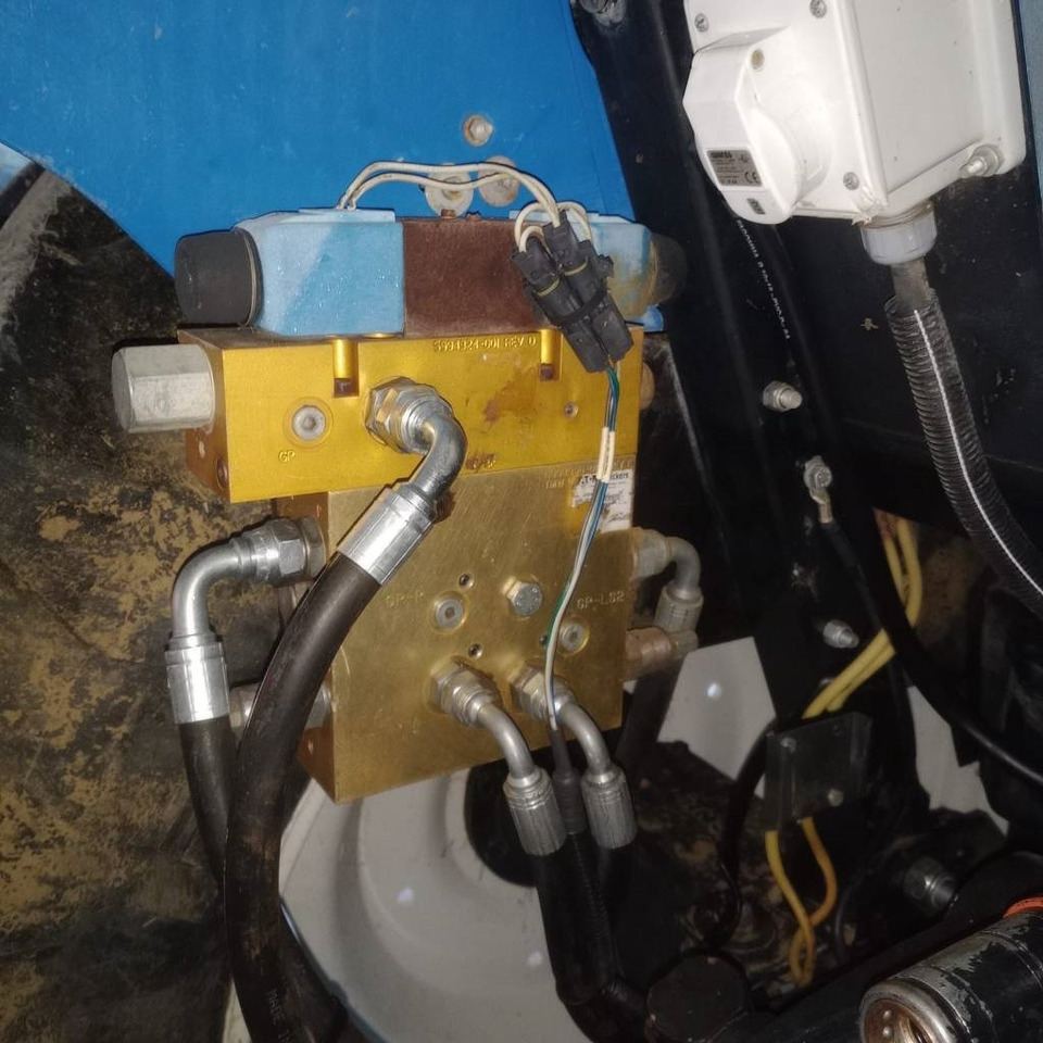 New Holland T 5050 - Трактор: фото 5 New Holland T 5050 - Трактор: фото 5