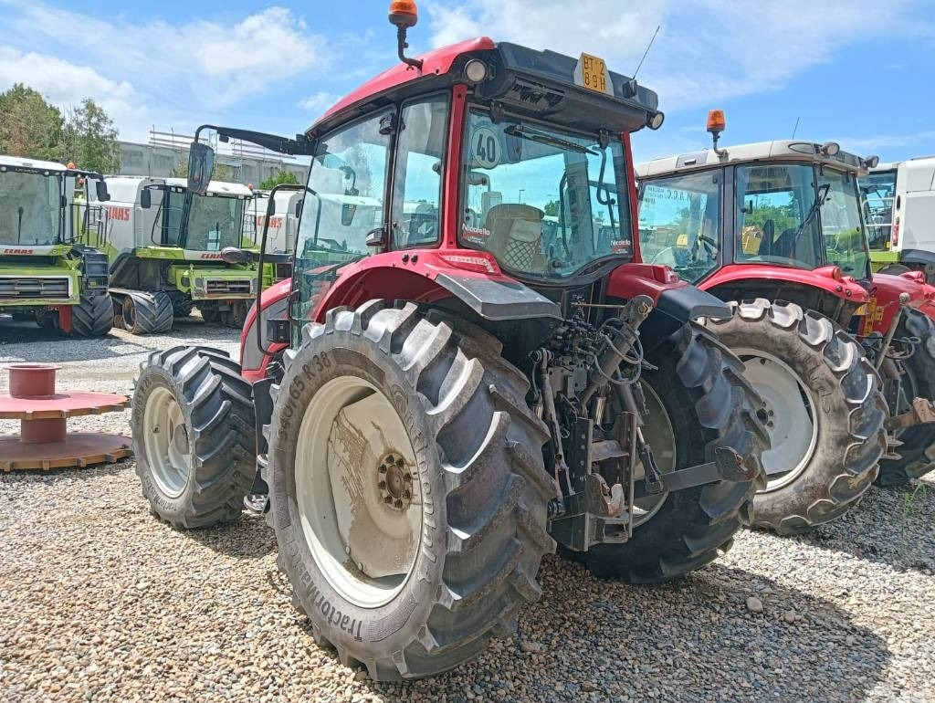 Valtra A 114 - Трактор: фото 4 Valtra A 114 - Трактор: фото 4