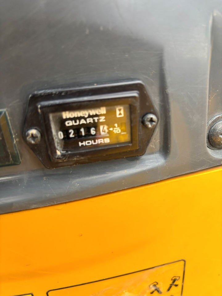 Komatsu PC09-1 - Мини-экскаватор: фото 3 Komatsu PC09-1 - Мини-экскаватор: фото 3