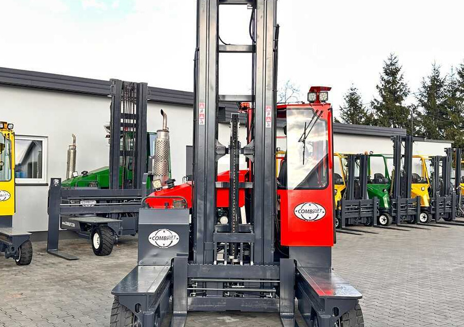 Combilift C4000 / DIESEL / TRIPLEX / 8400MM / FREE LIFT / SIDESHIFT / LIKE NEW - Четырехсторонний погрузчик: фото 4 Combilift C4000 / DIESEL / TRIPLEX / 8400MM / FREE LIFT / SIDESHIFT / LIKE NEW - Четырехсторонний погрузчик: фото 4