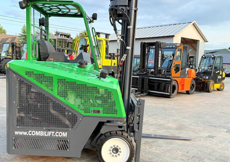 Combilift C4000CB / TRIPLEX - 5200MM / LPG / FREE LIFT / FORK POSITIONER / FORK SIDESHIFT / HEIGHT 2450MM / LIKE NEW - Четырехсторонний погрузчик: фото 5 Combilift C4000CB / TRIPLEX - 5200MM / LPG / FREE LIFT / FORK POSITIONER / FORK SIDESHIFT / HEIGHT 2450MM / LIKE NEW - Четырехсторонний погрузчик: фото 5