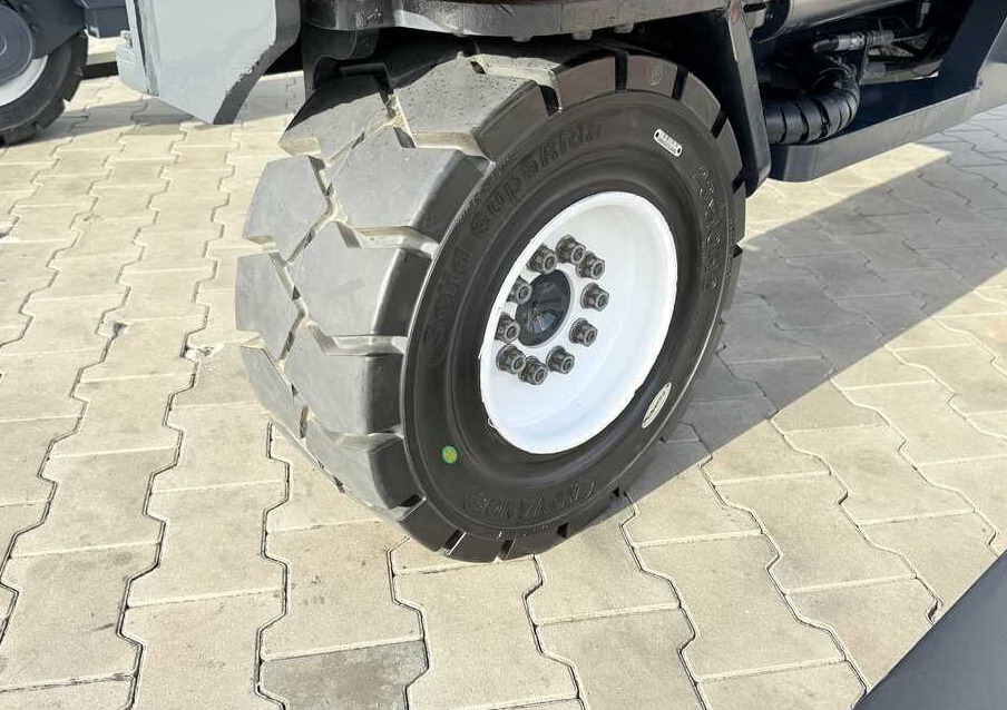 Combilift C5000XL / DIESEL / DUPLEX - 4000MM / WIDE FORK POSITIONER 3350MM / FULL HEATED CABIN / ONLY 6453 HOURS / CONDITION - LIKE NEW! - Четырехсторонний погрузчик: фото 3 Combilift C5000XL / DIESEL / DUPLEX - 4000MM / WIDE FORK POSITIONER 3350MM / FULL HEATED CABIN / ONLY 6453 HOURS / CONDITION - LIKE NEW! - Четырехсторонний погрузчик: фото 3