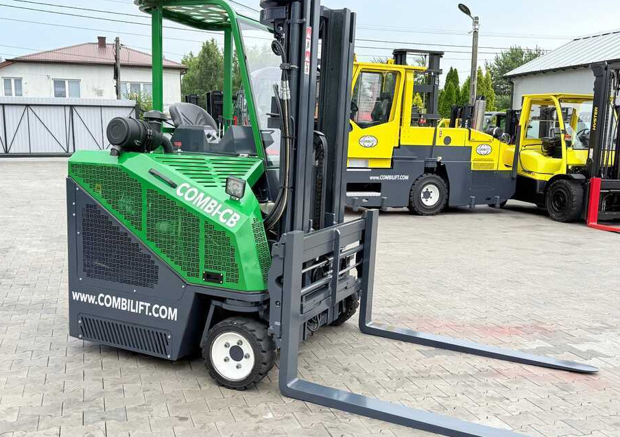 Combilift CB3000 / DIESEL / TRIPLEX 4900MM / FREE LIFT / SIDESHIFT / FORK POSITIONER / 1500MM FORKS / LIKE NEW - Четырехсторонний погрузчик: фото 5 Combilift CB3000 / DIESEL / TRIPLEX 4900MM / FREE LIFT / SIDESHIFT / FORK POSITIONER / 1500MM FORKS / LIKE NEW - Четырехсторонний погрузчик: фото 5