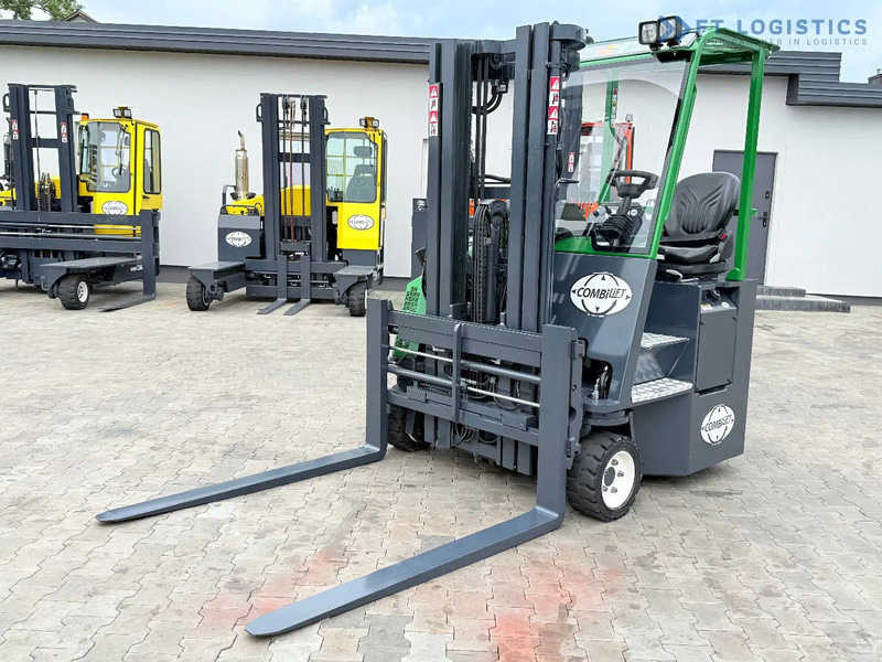 Combilift CB3000 / DIESEL / TRIPLEX 4900MM / FULL FREE LIFT / SIDE SHIFT / FORK POSITIONER / 1500MM FORKS / LIKE NEW CB3000 / DIESEL / TRI - Четырехсторонний погрузчик: фото 3 Combilift CB3000 / DIESEL / TRIPLEX 4900MM / FULL FREE LIFT / SIDE SHIFT / FORK POSITIONER / 1500MM FORKS / LIKE NEW CB3000 / DIESEL / TRI - Четырехсторонний погрузчик: фото 3