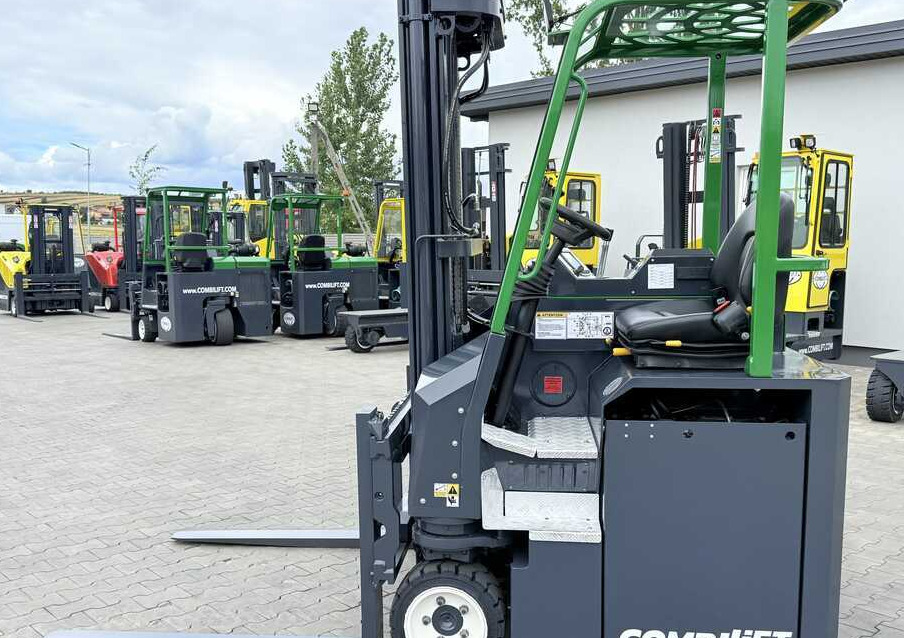 Combilift CBE2500 / TRIPLEX / 5500MM / FREE LIFT / ELECTRIC DRIVE / ONLY 2300 MTH / POSITIONER / SIDE SHIFT / NEW TYRES / LIKE NEW A wide range of four-way and side loaders, tailored to diverse needs - Четырехсторонний погрузчик: фото 3 Combilift CBE2500 / TRIPLEX / 5500MM / FREE LIFT / ELECTRIC DRIVE / ONLY 2300 MTH / POSITIONER / SIDE SHIFT / NEW TYRES / LIKE NEW A wide range of four-way and side loaders, tailored to diverse needs - Четырехсторонний погрузчик: фото 3